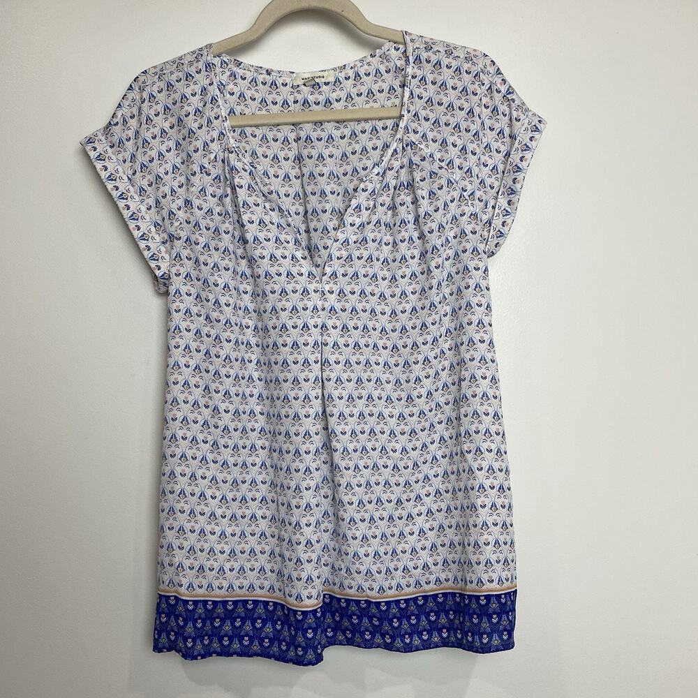 Max Studio Women's Sz Medium Short Cuffed Sleeve V Neck Lightweight Floral Top